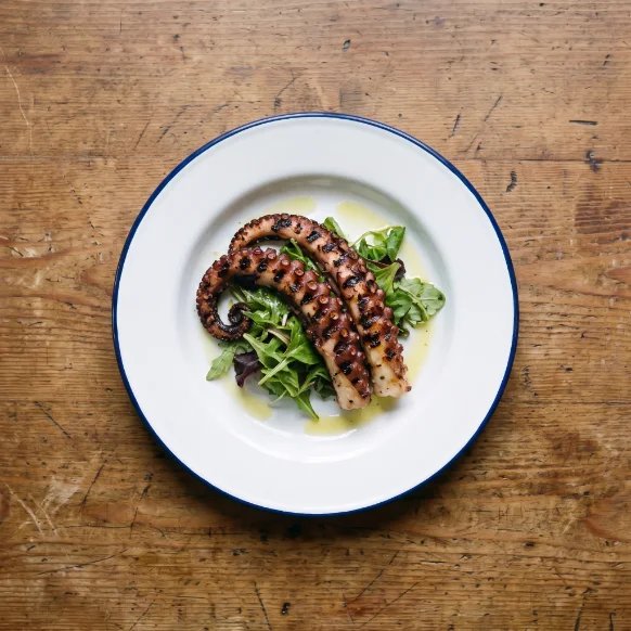 Ochtapodi – gegrillter Oktopus auf Salat, Restaurant Limani Werder